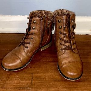 Women’s leather boots size 6